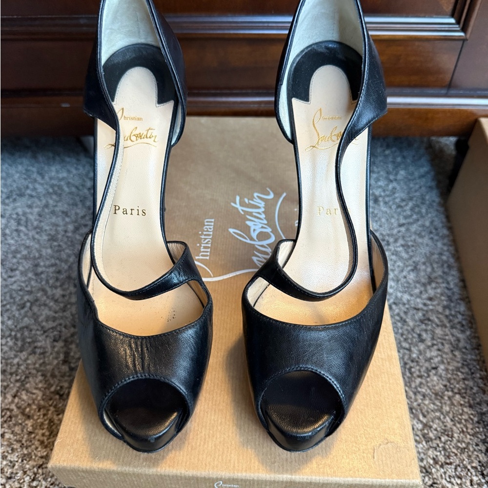 Christian Louboutin Catchy two pee toe heel